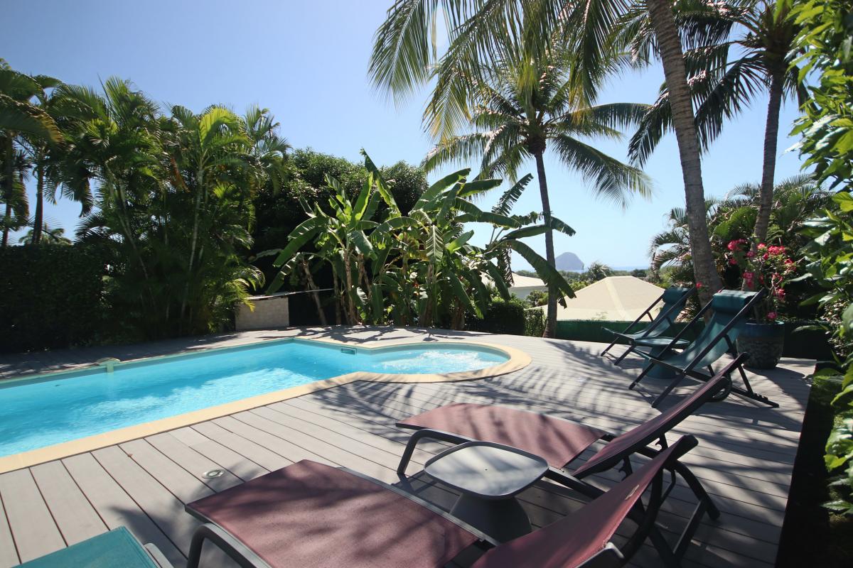 39 Location villa piscine le diamant Martinique_piscine et deck
